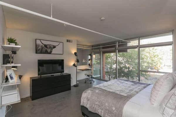 Luxe + Modern Johnny Cash Inspired Executive Condo Нашвил Екстериор снимка