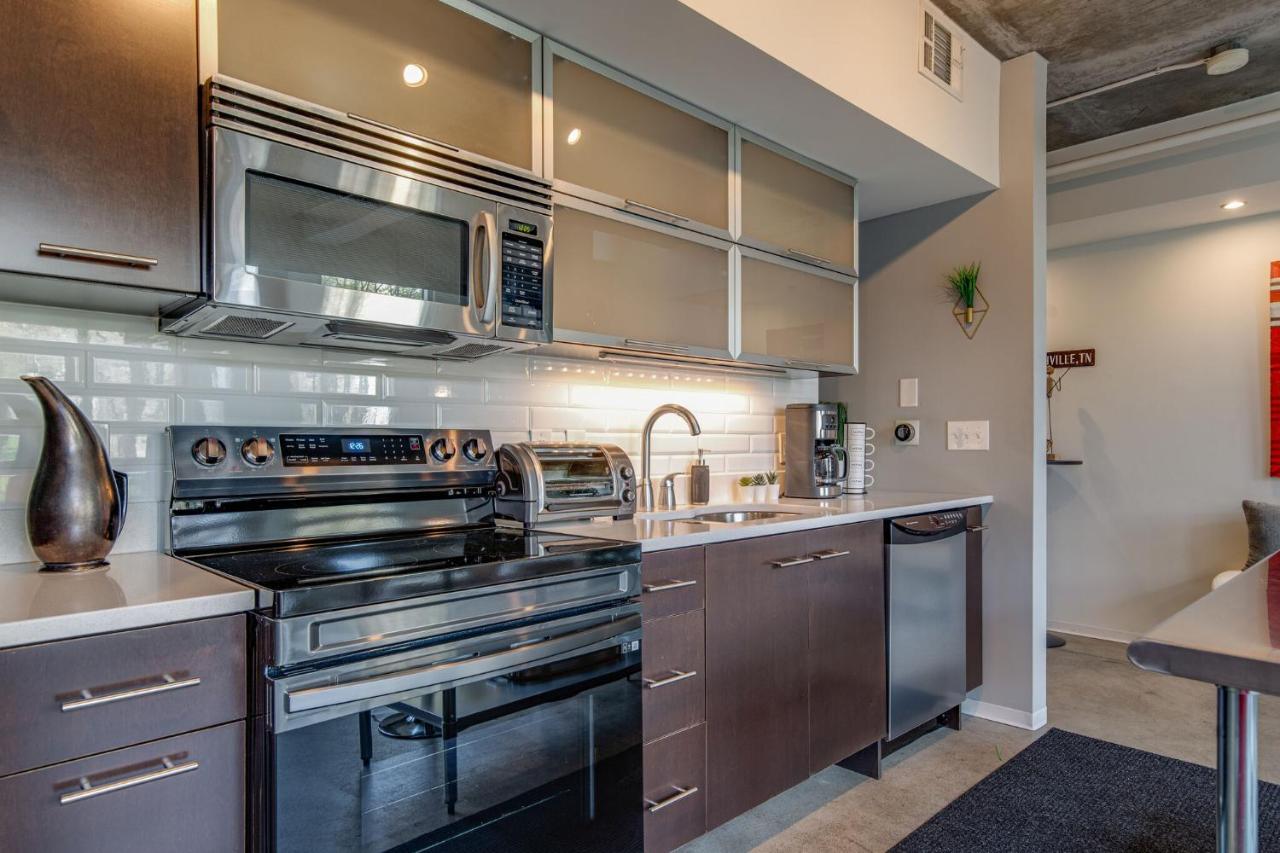Luxe + Modern Johnny Cash Inspired Executive Condo Нашвил Екстериор снимка